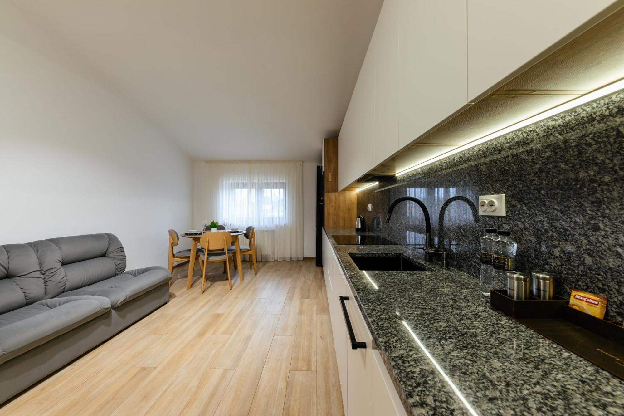 Luxury Apartments Uzhorod Esterno foto