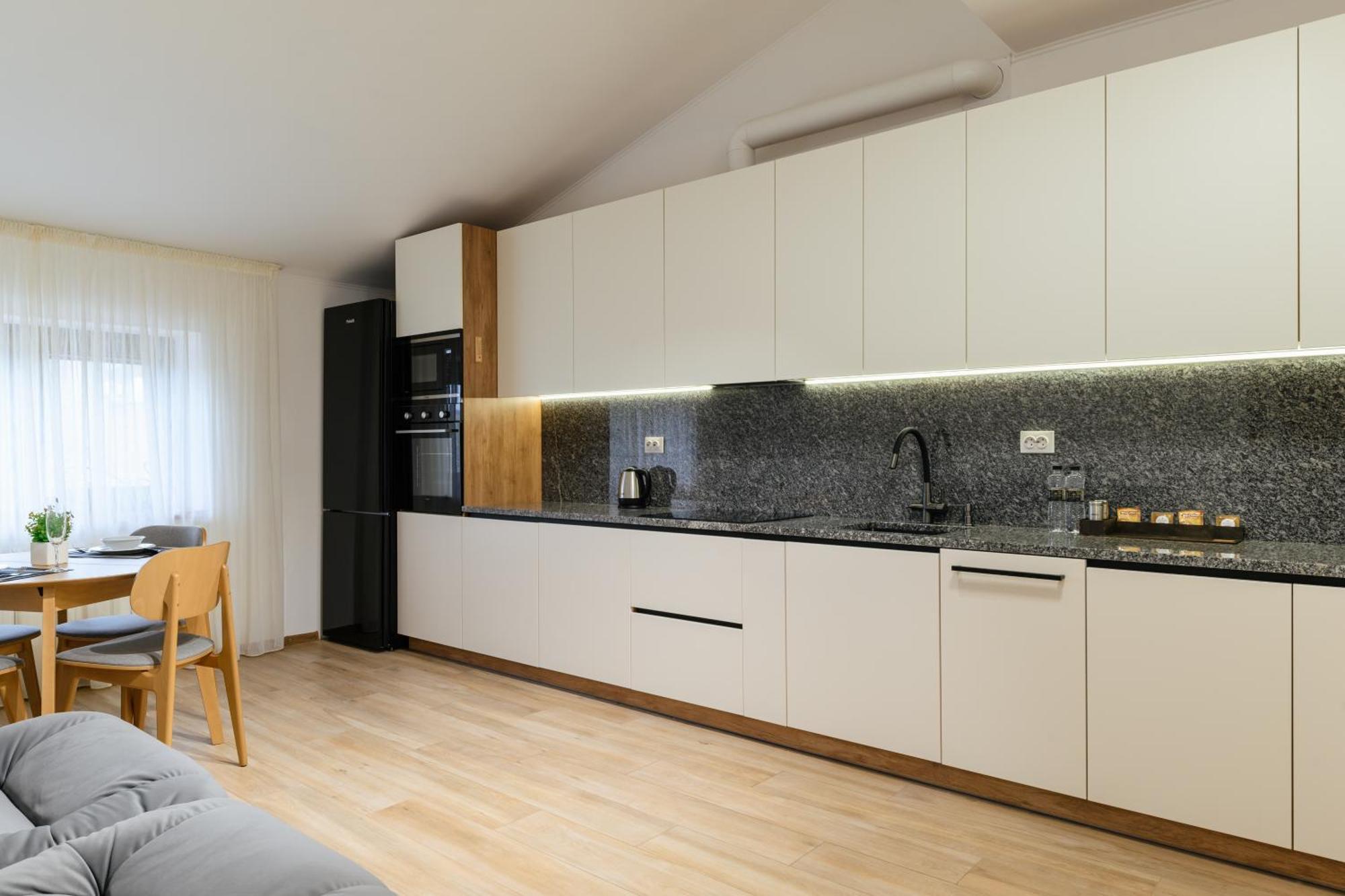 Luxury Apartments Uzhorod Esterno foto