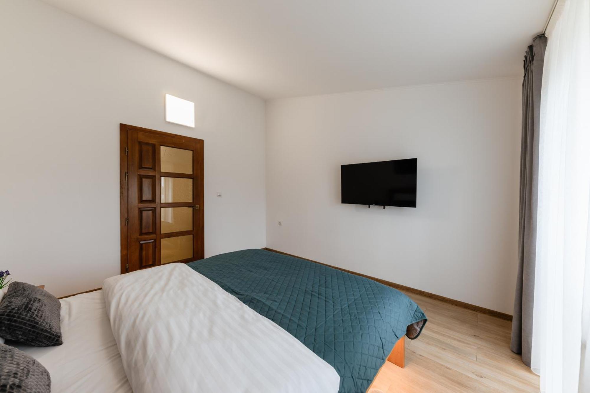 Luxury Apartments Uzhorod Esterno foto