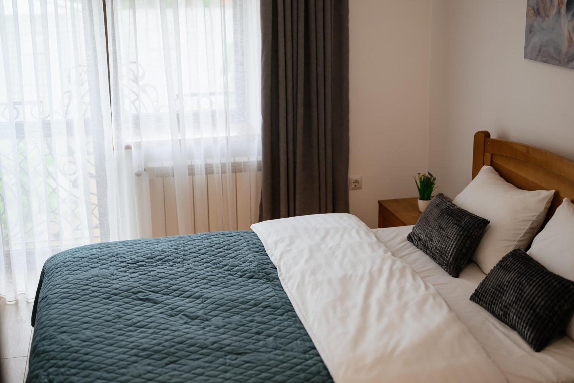 Luxury Apartments Uzhorod Esterno foto