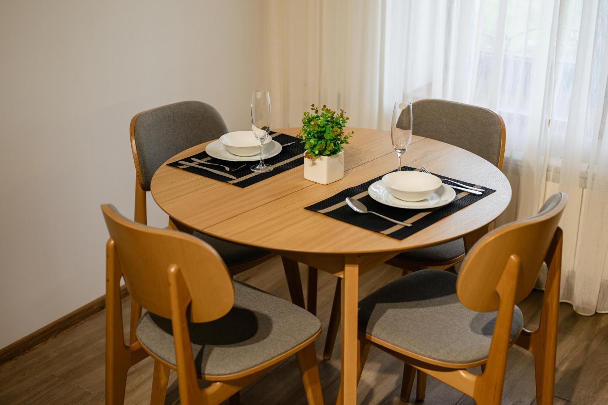 Luxury Apartments Uzhorod Esterno foto
