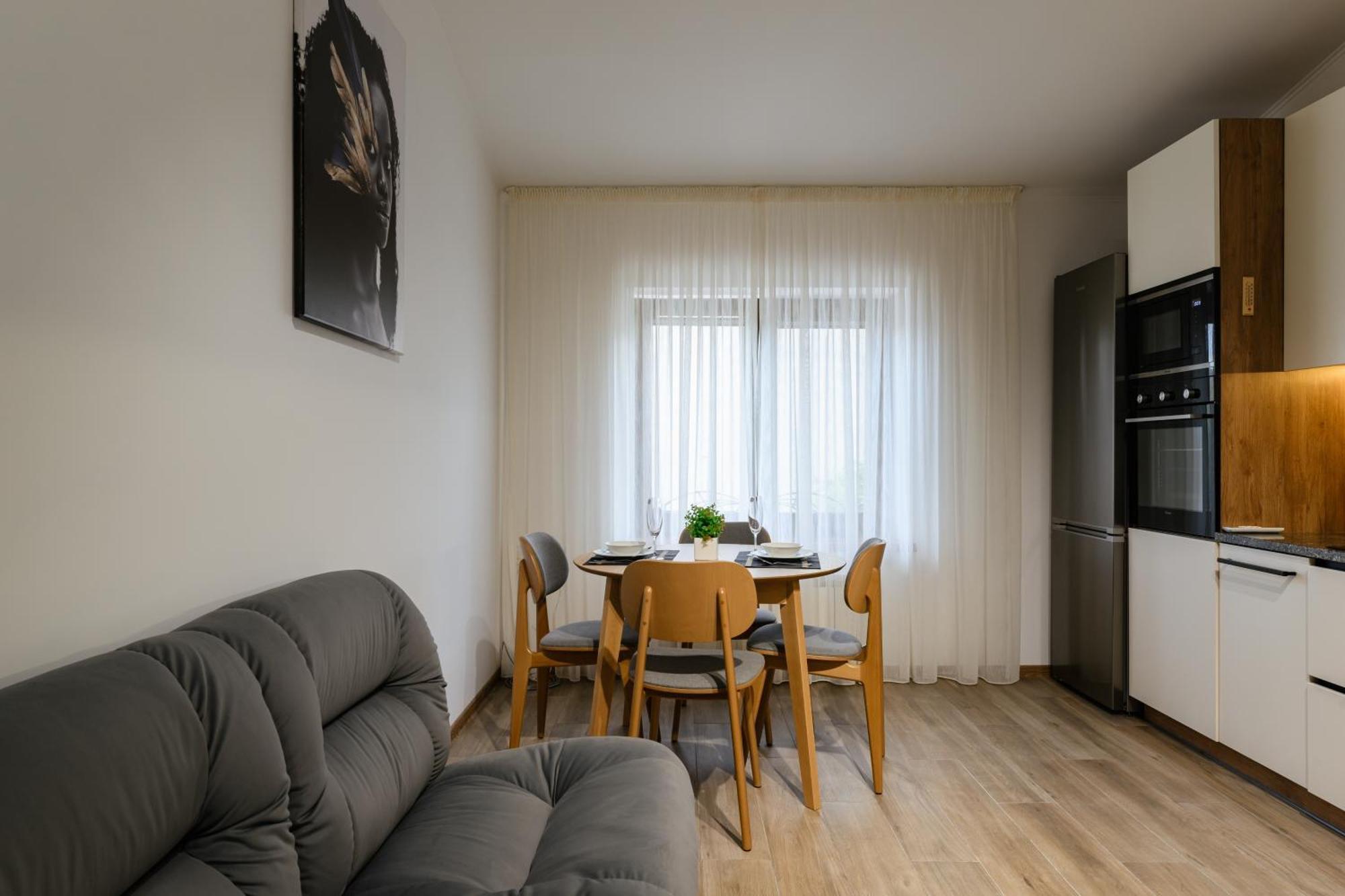 Luxury Apartments Uzhorod Esterno foto